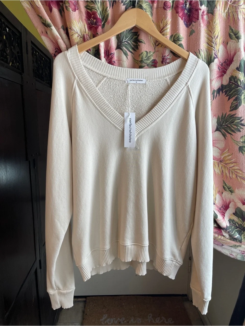 Perfect white tee Cream V-Neck Lightweight Sweatshirt - Picture 1 of 2